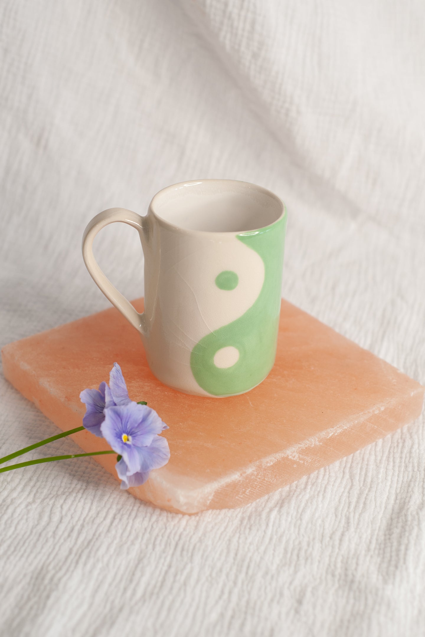 Yin + Yang Mug / pistachio