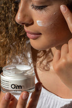 Load image into Gallery viewer, Coconut Dew Hyaluronic Moisture Cream