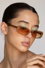 Load image into Gallery viewer, Solene Sunglasses / cola